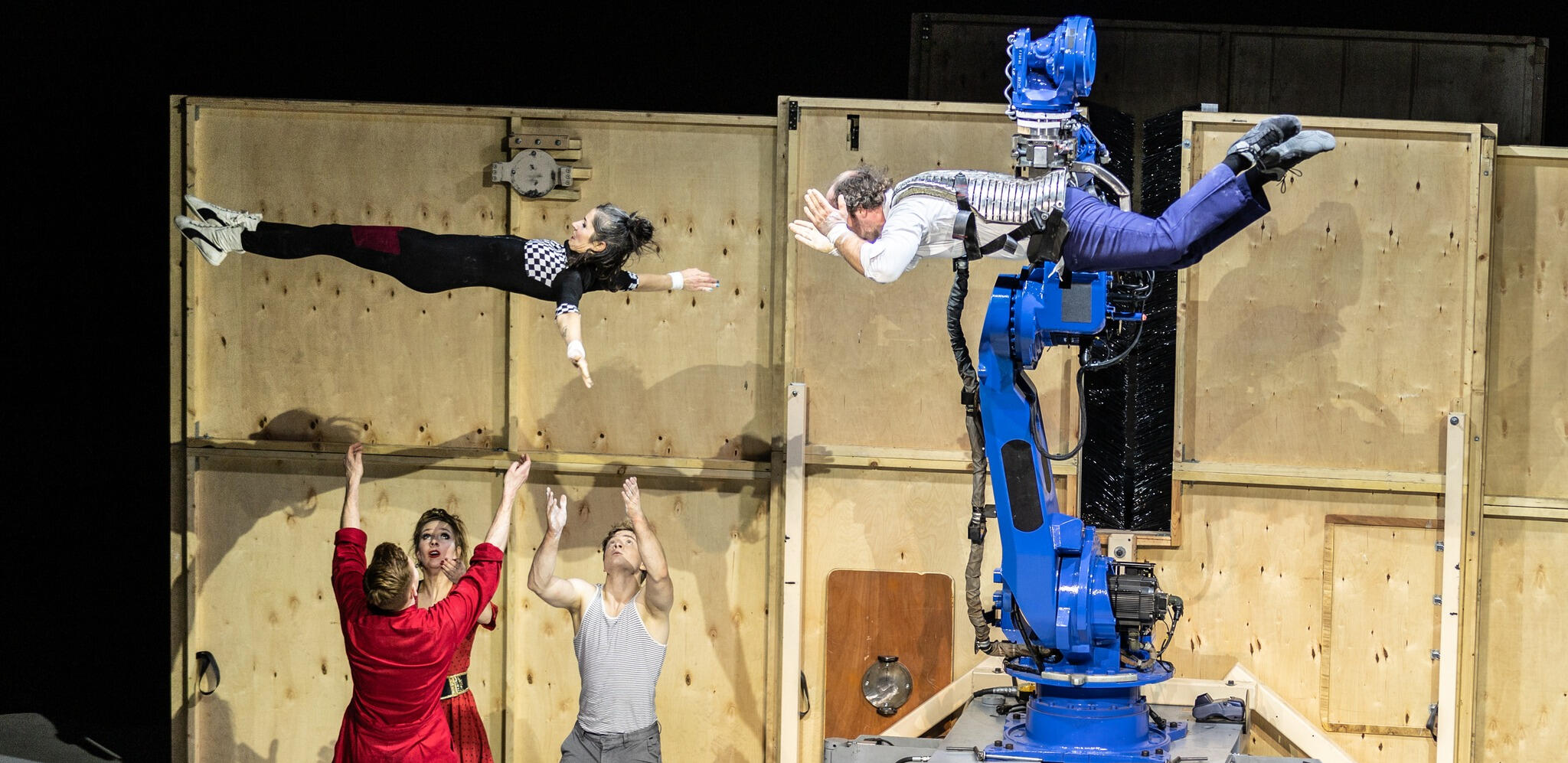 Salto Robotale - Ulik Robotic Circus - Co-director & creative advisor (2022)